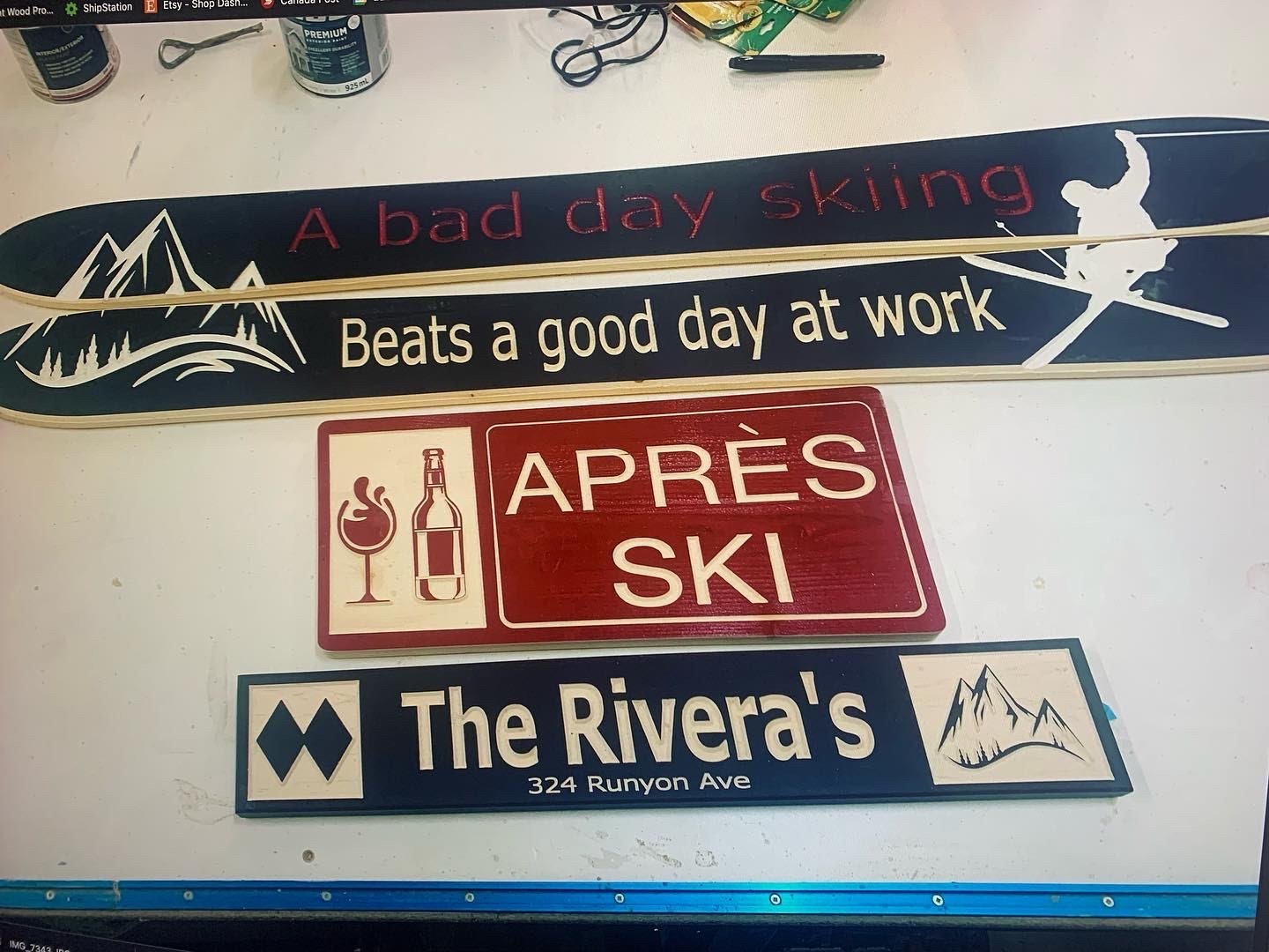Apres Ski 8" x 18" wood carved sign - Advent Wood Products