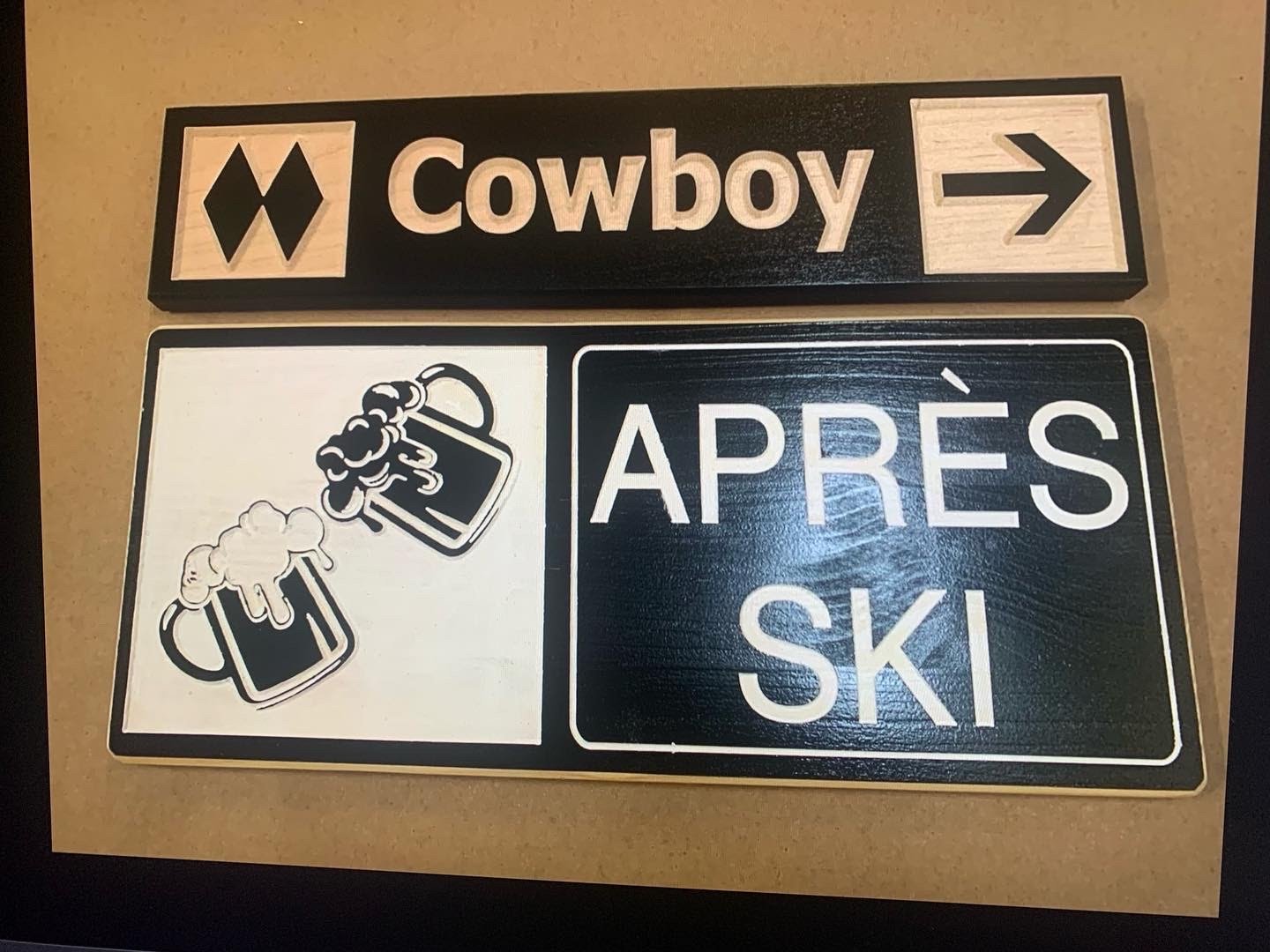 Apres Ski 8" x 18" wood carved sign - Advent Wood Products